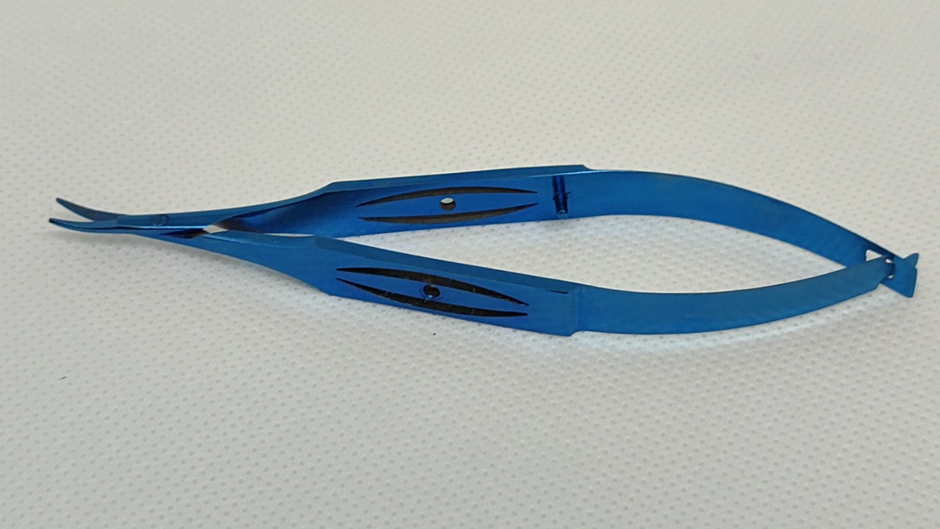 TITANIUM CORNEAL SCISSOR CURVED BLUNT TIPS MEDIUM BLADES 11cm 4 1/2 inches